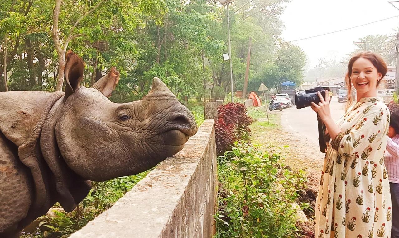 Hotel Rhinoceros-Homestay Sauraha Exteriör bild