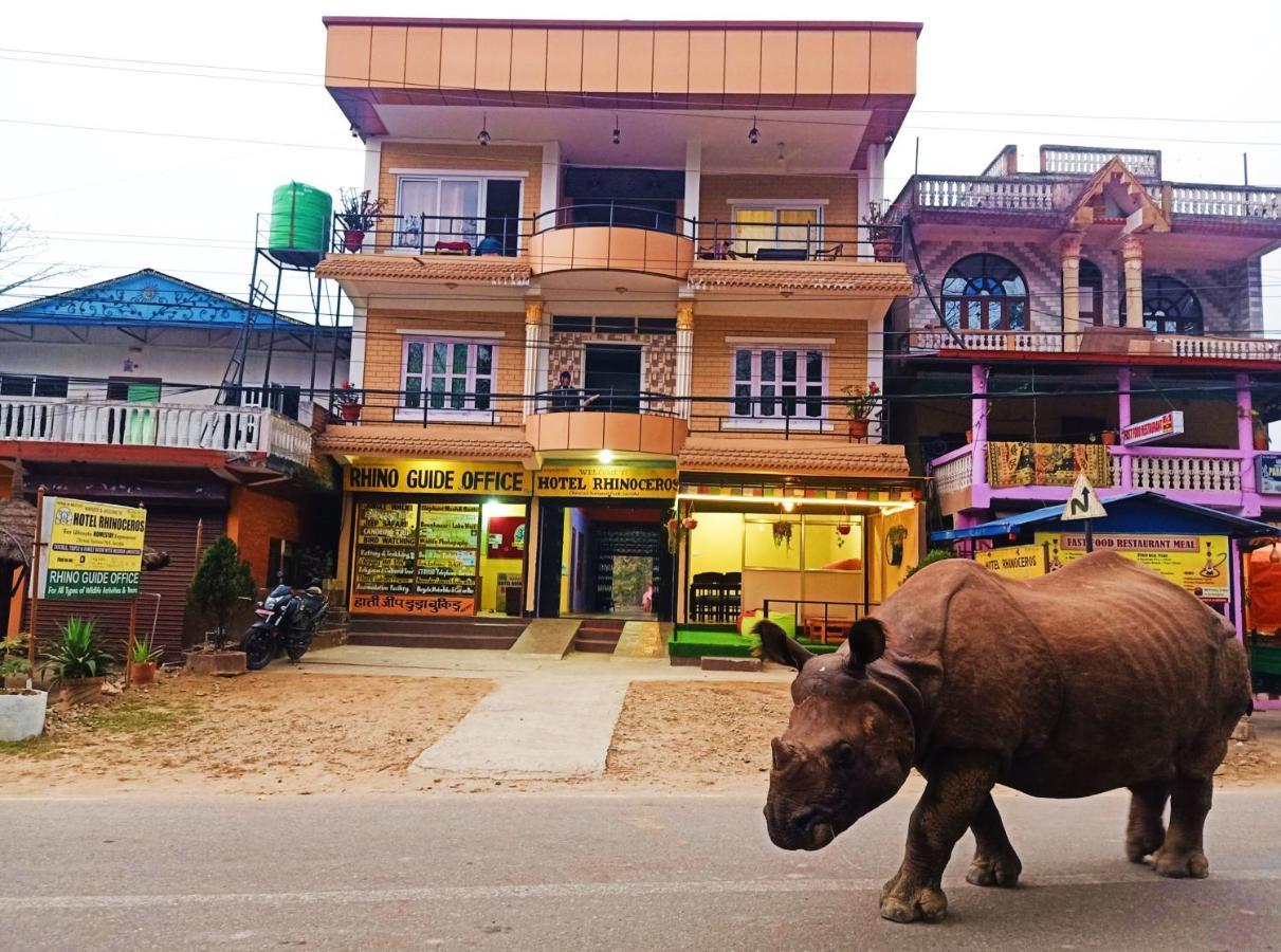 Hotel Rhinoceros-Homestay Sauraha Exteriör bild