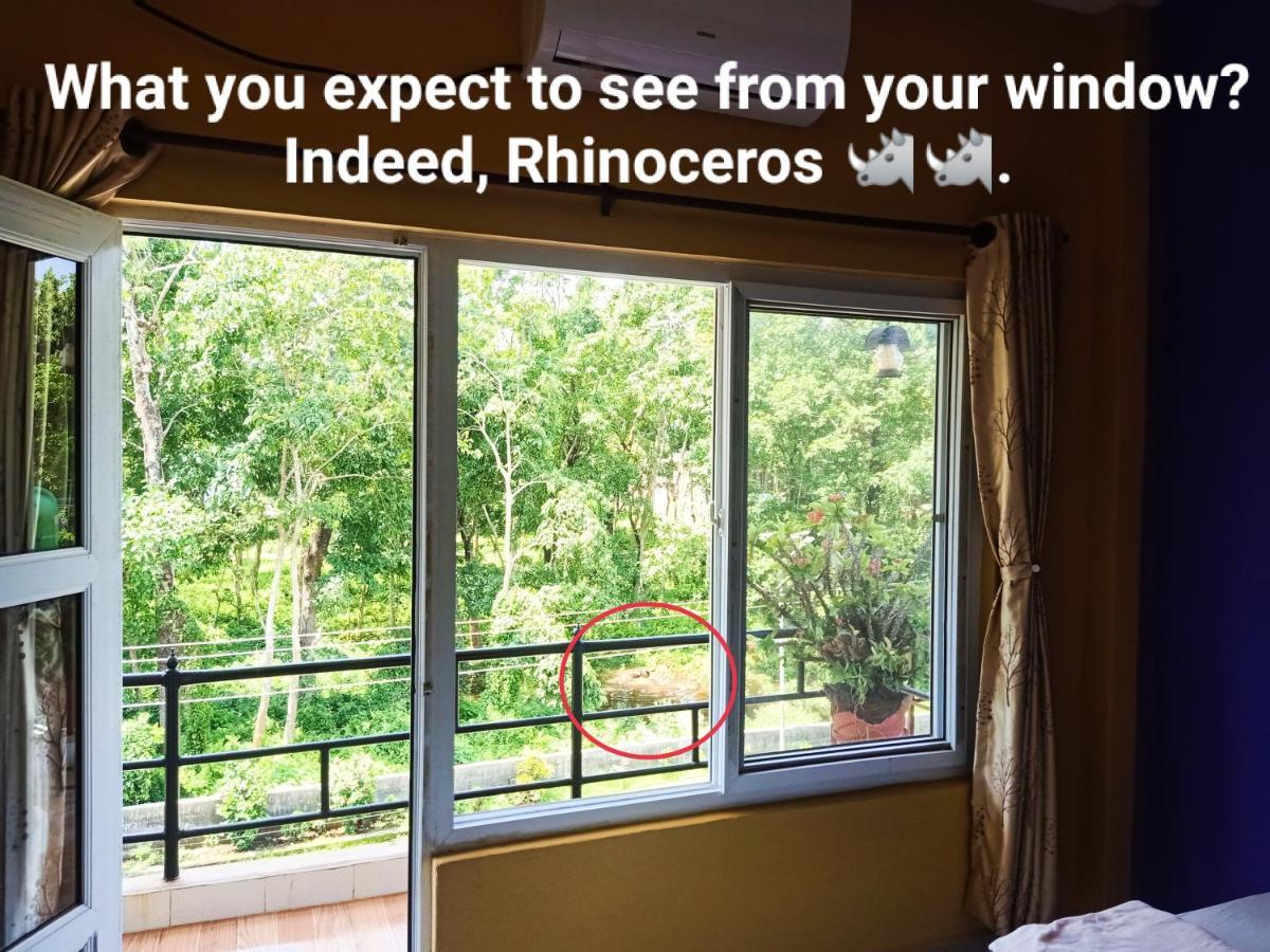 Hotel Rhinoceros-Homestay Sauraha Exteriör bild